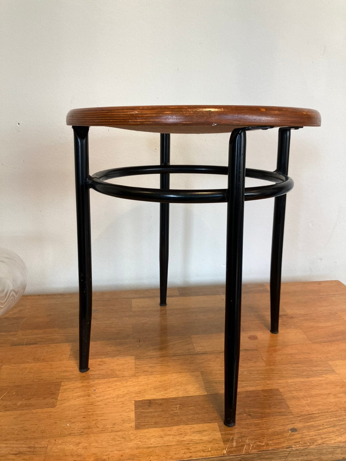 Vintage kruk. Stevig model 45 cm hoog, Ophalen of Verzenden, Zo goed als nieuw, Hout
