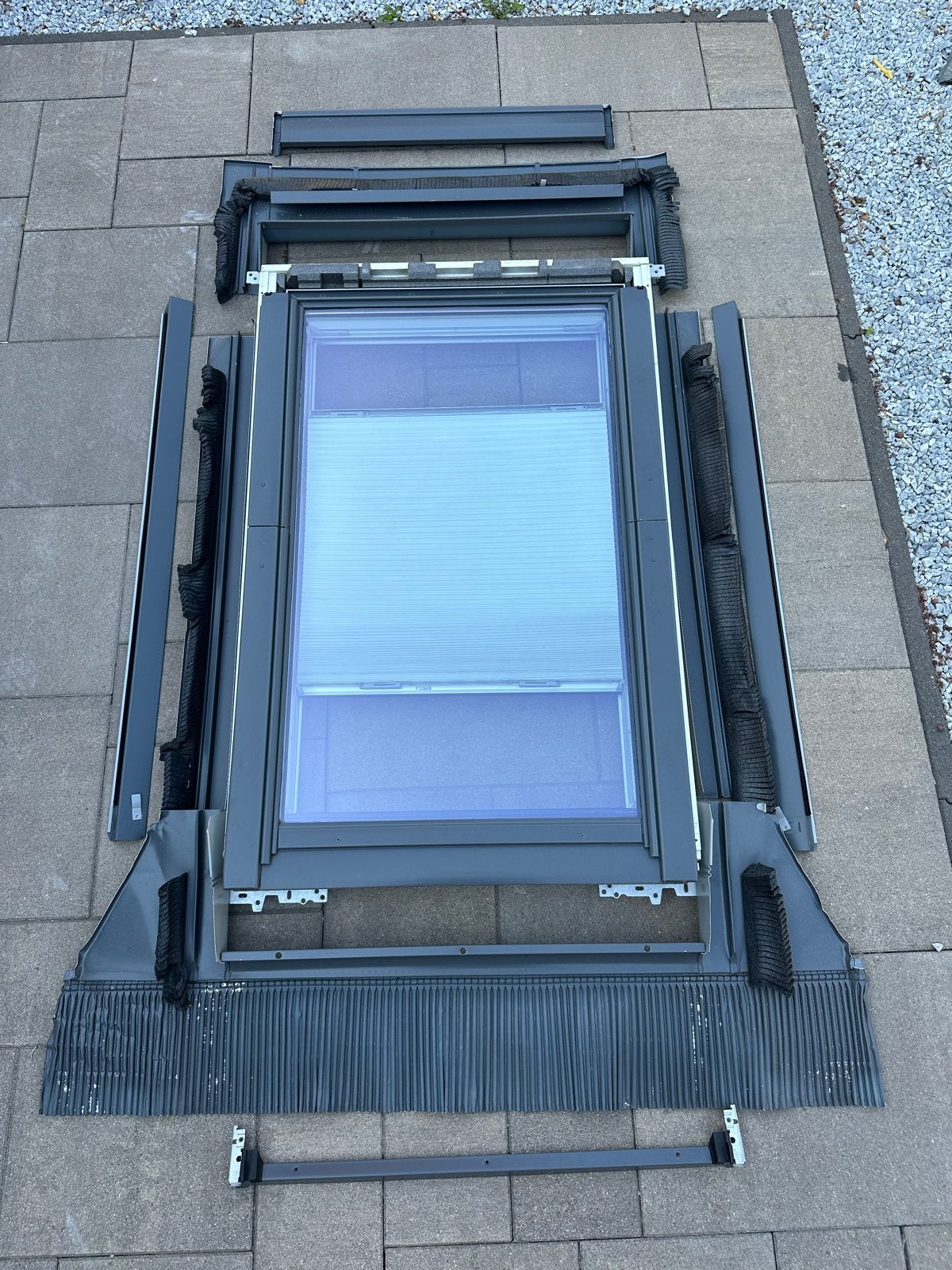 Velux GGL MK06 Dakraam met verduisterend plisségordijn, Doe-het-zelf en Verbouw, Glas en Ramen, Ophalen, Minder dan 80 cm, 80 tot 120 cm