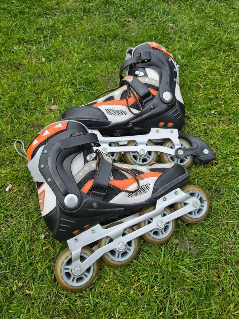 te koop een paar grote maat skeelers mt 44 voor 22,50, Sport en Fitness, Skeelers, Heren, Ophalen of Verzenden, Zo goed als nieuw