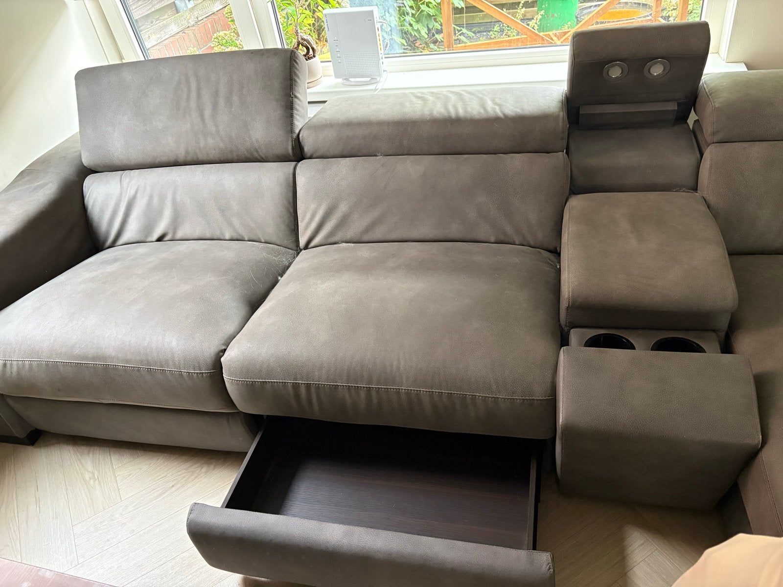 Grijze hoekbank met relaxfunctie en opbergruimte, Huis en Inrichting, Ophalen, 250 tot 300 cm, Gebruikt, 125 tot 150 cm