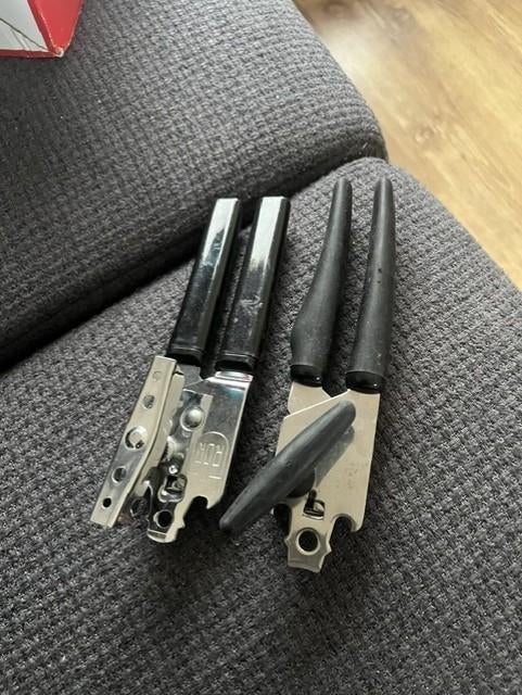 Twee blikopeners, Ophalen, Gebruikt