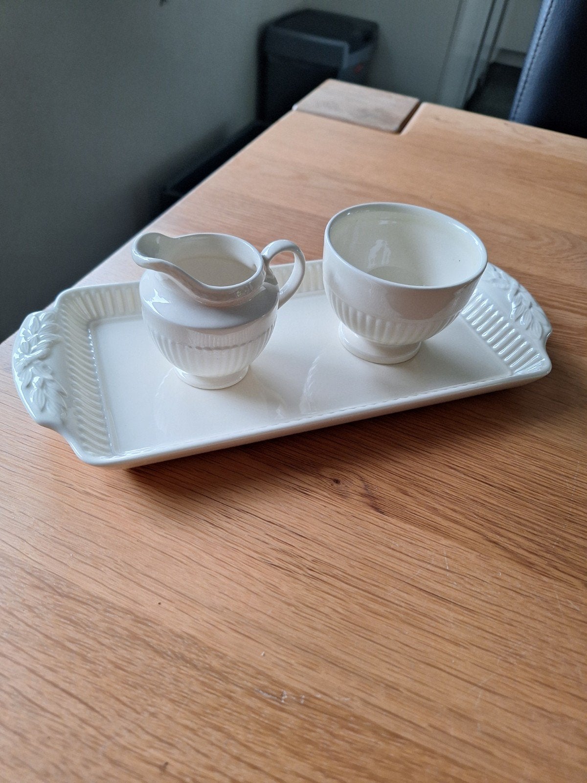 Wedgwood Edme melk- en suikerset met dienblad – Engels, Ophalen, Klassiek, Overige typen, Zo goed als nieuw