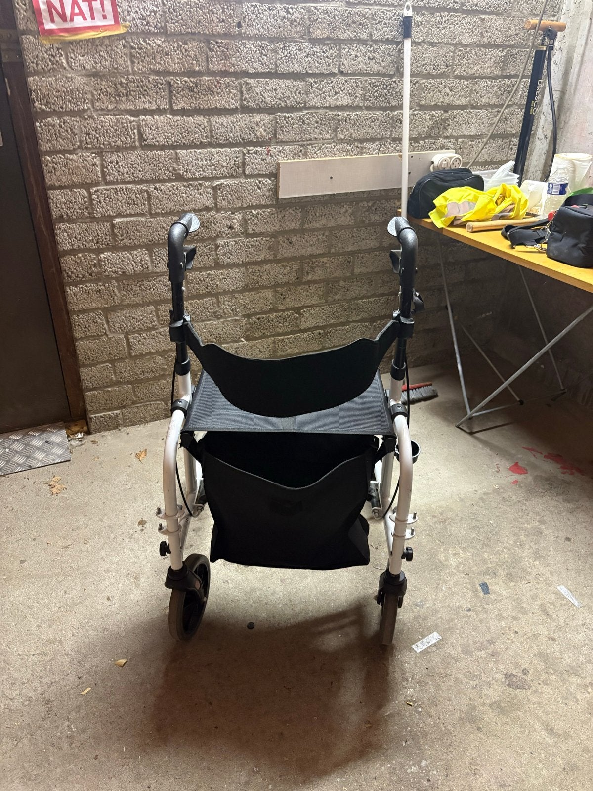 rollator met voetensteun, Diversen, Ophalen, Lichtgewicht, Zo goed als nieuw
