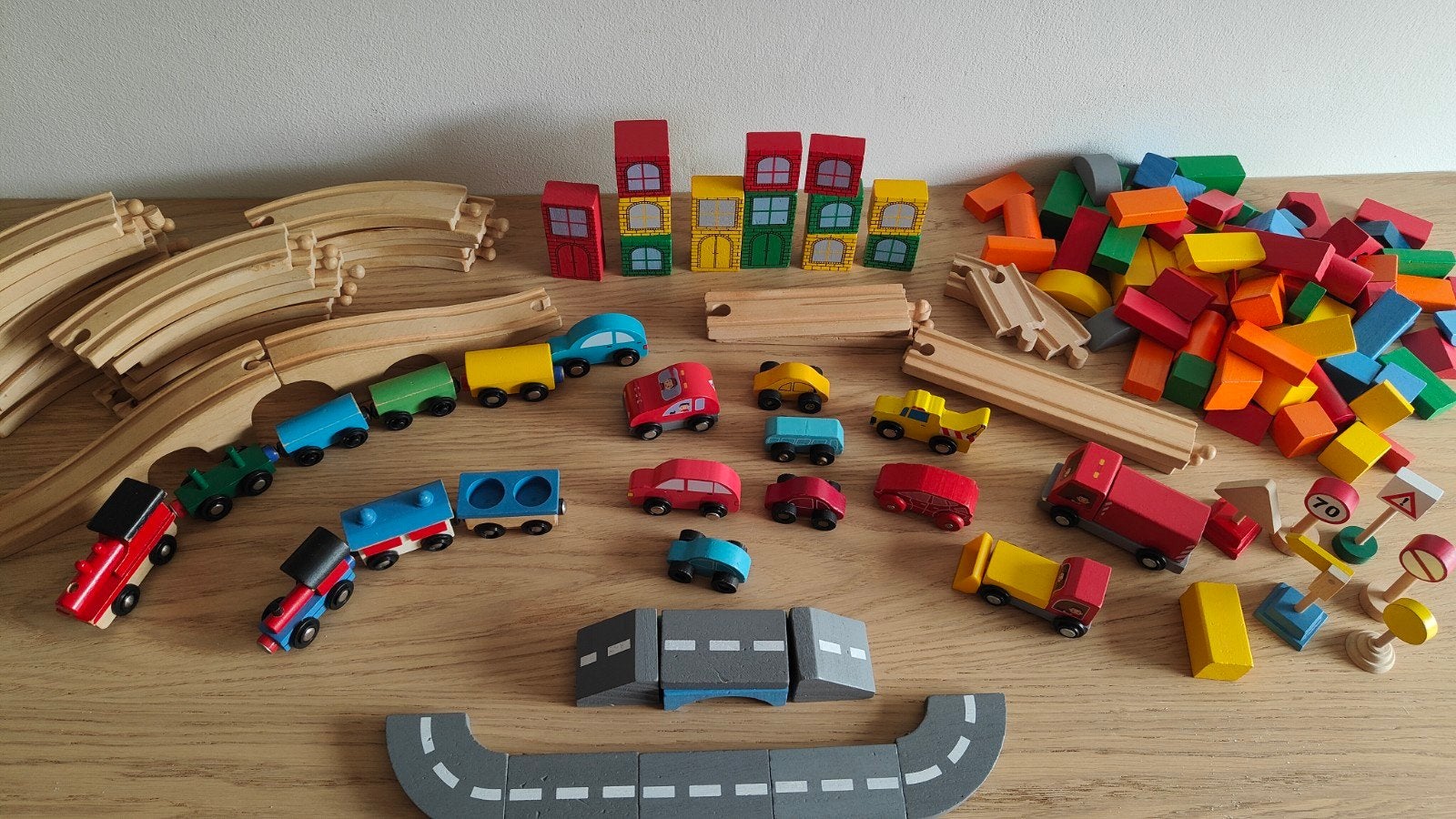 Houten speelgoed set met oa treinen, rails & autootjes, Ophalen, Gebruikt