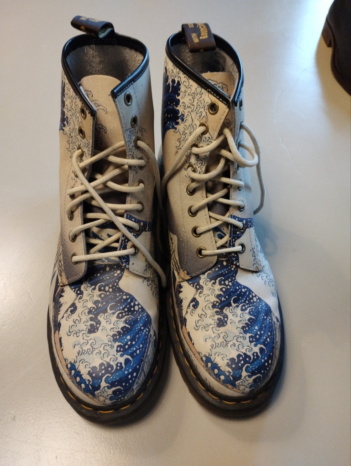 Zgan Dr. Martens & The MET, maat 44, limited edition, Overige kleuren, Boots, Ophalen of Verzenden, Zo goed als nieuw