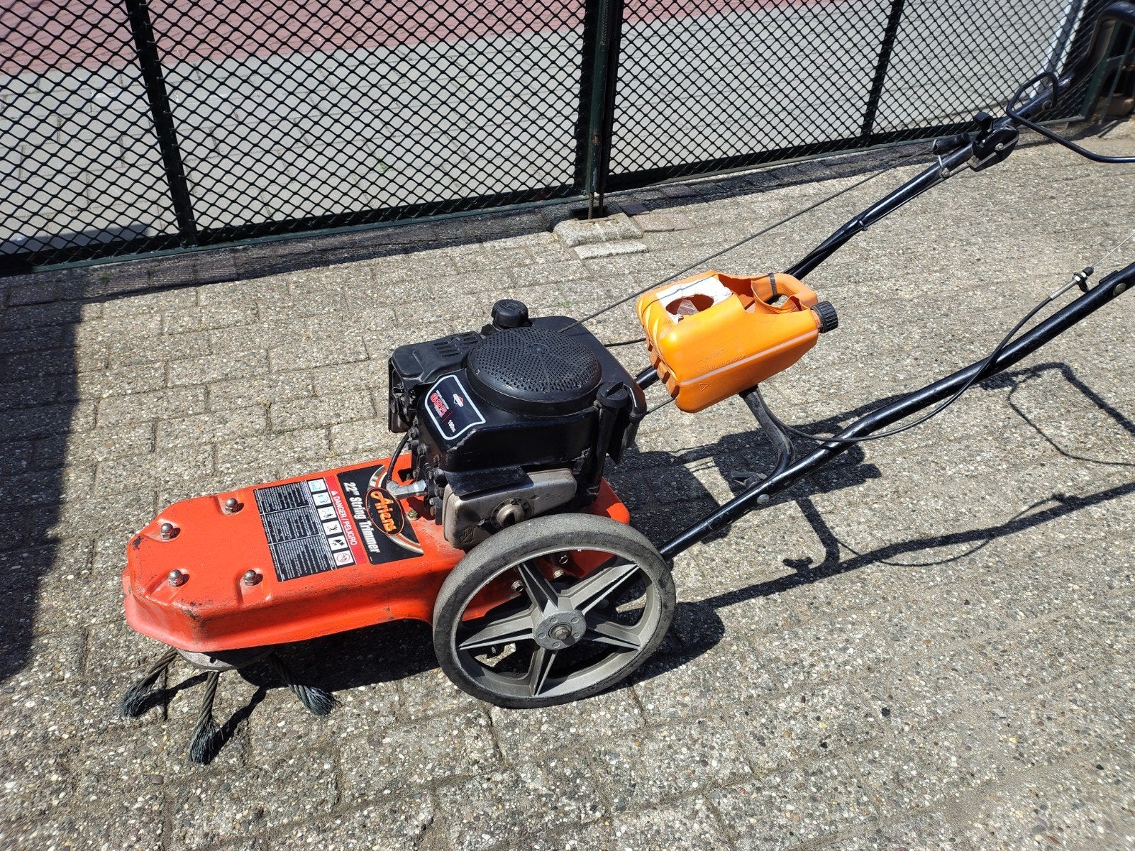 Onkruidborstel Ariens 22" String Trimmer, Cirkelmaaier, Gebruikt, Ophalen of Verzenden, 50 cm of meer