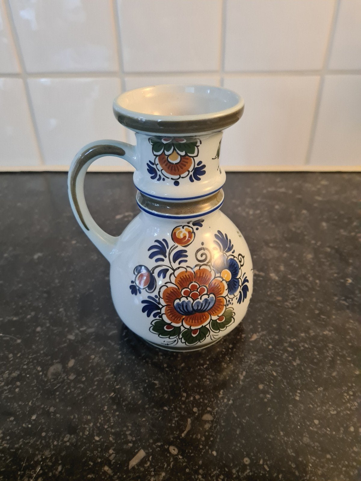 Delfts polychroom handwerk vaasje met bloemmotief, Ophalen of Verzenden
