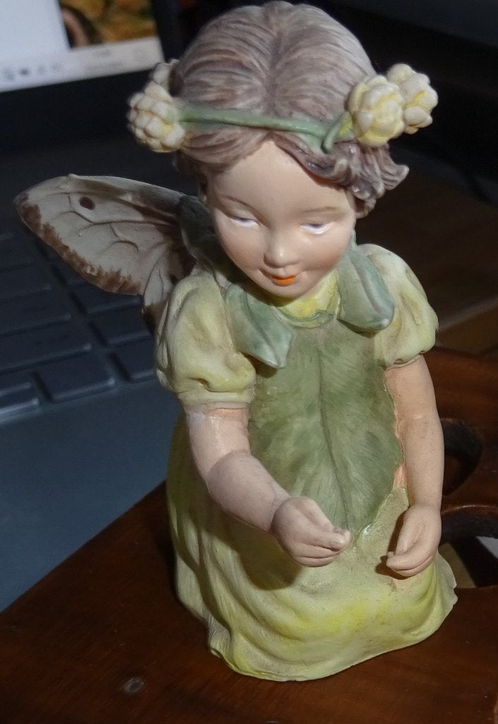 Een van de Flower Fairies / Bloemenkinderen op pin, Minder dan 20 cm, Ophalen of Verzenden, Overige materialen, Beeld