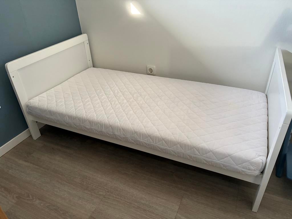 Meegroeibed + matras, dekbed, lakens Petit Amelie (2 stuks), Ophalen, Gebruikt, 70 tot 85 cm, 140 tot 160 cm