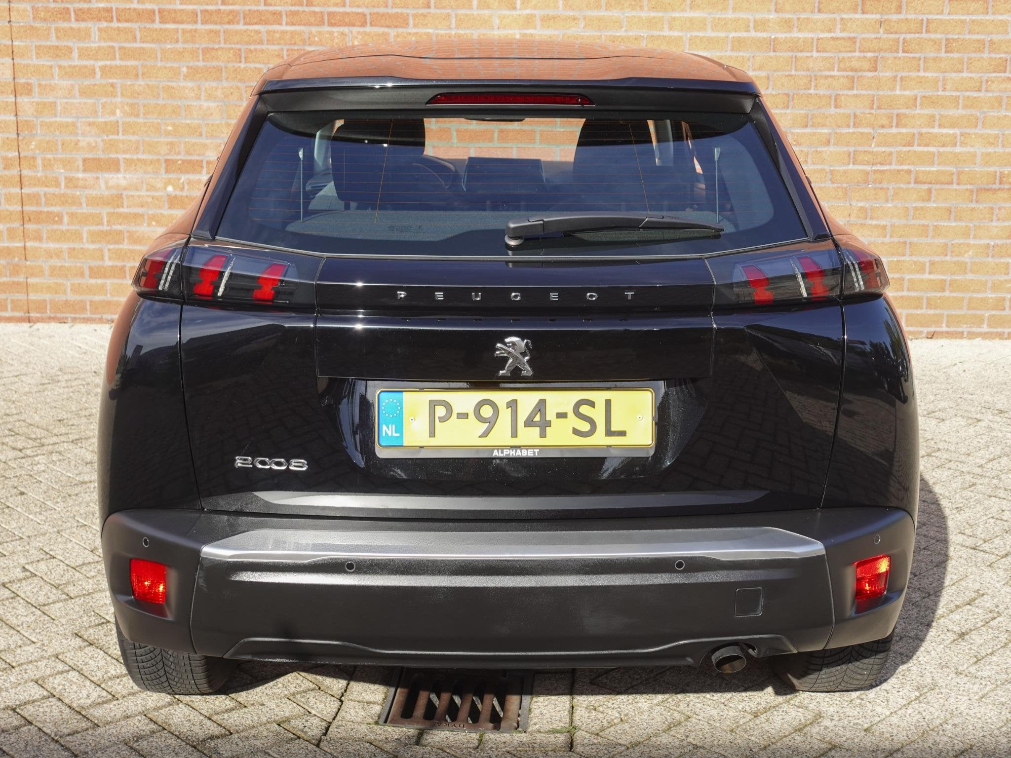 Peugeot 2008 1.2 PureTech 101pk Active Pack Navigatie Apple, Auto's, Gebruikt, Euro 6, 1199 cc, Zwart