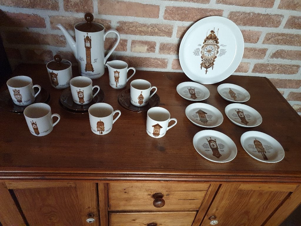 Het beroemde Klokken-servies +gebakset van Mitterteich, in, Ophalen of Verzenden, Zo goed als nieuw, Overige stijlen, Porselein