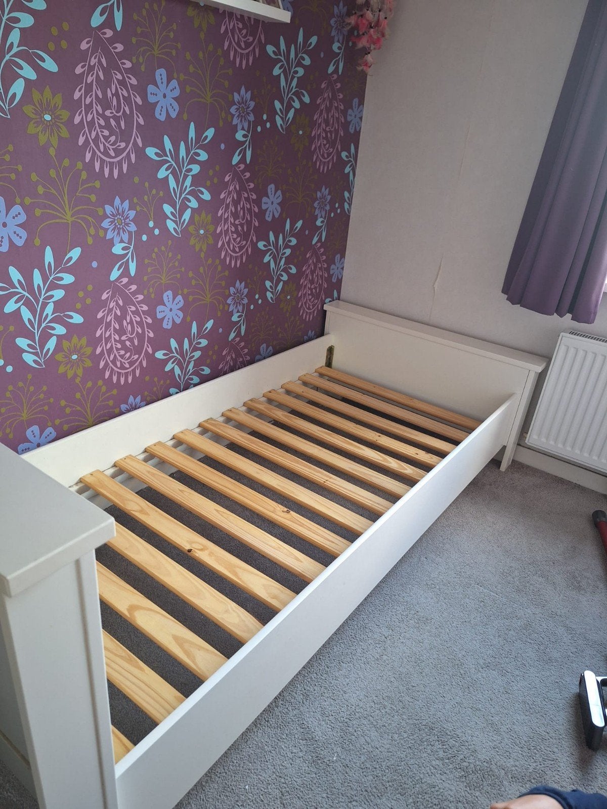 Wit eenpersoonsbed met lattenbodem, Ophalen, Gebruikt, 90 cm, Eenpersoons