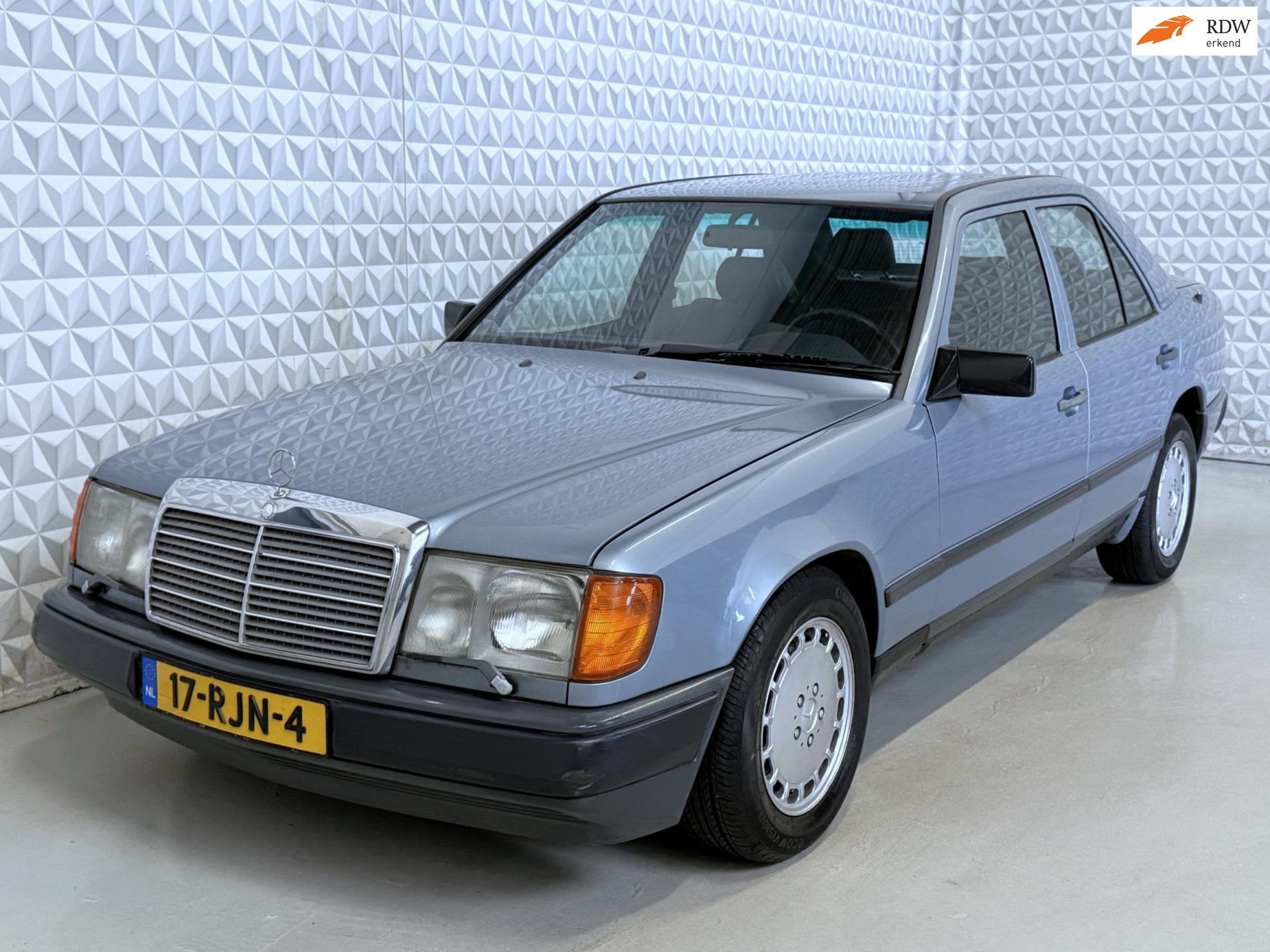 Mercedes-Benz 200-500 (W124) 300 E Automaat Schuifdak Airco, Auto's, Automaat, Achterwielaandrijving, Gebruikt, 1338 kg