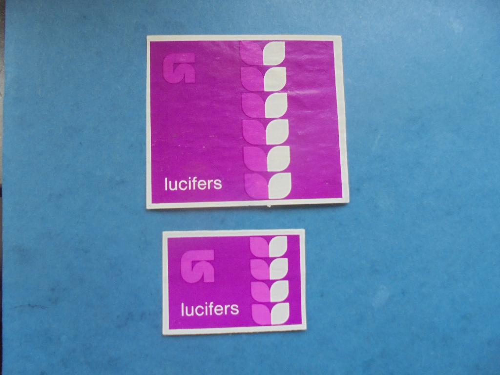 2 oude lucifermerken G Lucifers paars, Verzamelen, Ophalen of Verzenden, Zo goed als nieuw, Luciferdoosjes of -merken