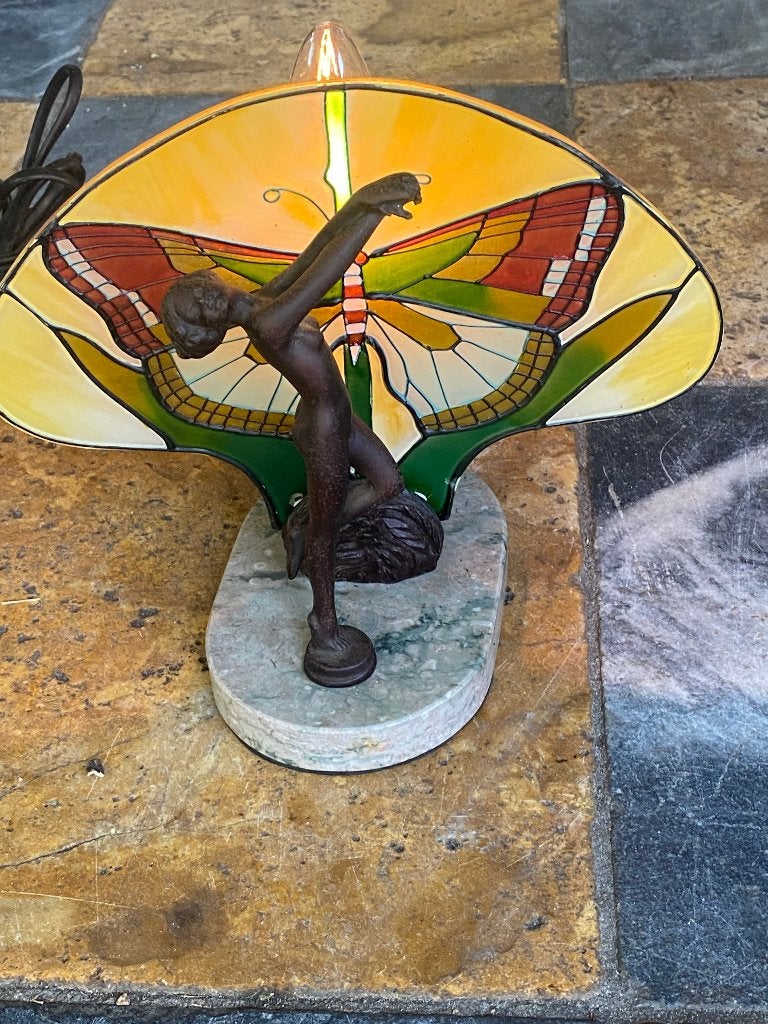 Tiffany tafellamp, rond 1975,  decor vlinder, danseres, Gebruikt, 24 cm, Meerkleurig, Ophalen of Verzenden