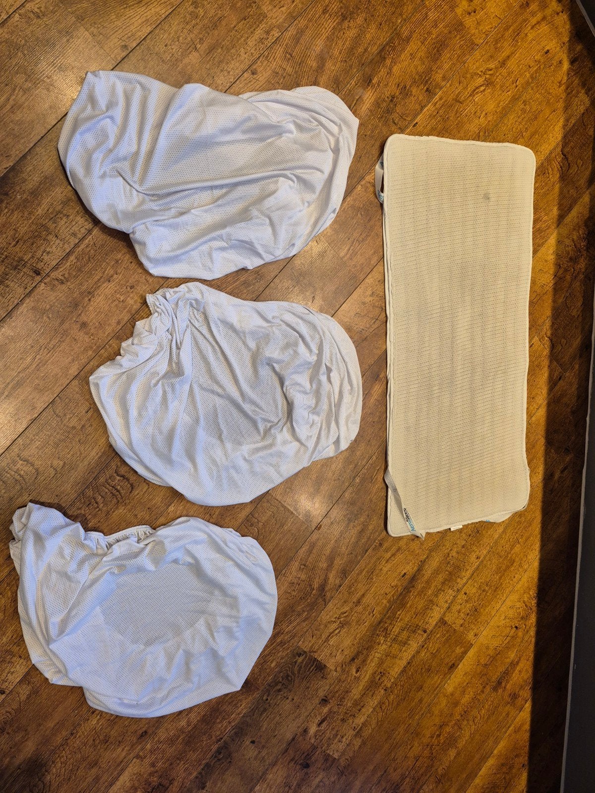 Aerosleep matras voor babybed met hoezen, Gebruikt, Ademend, Jongetje of Meisje, Matrasbeschermer