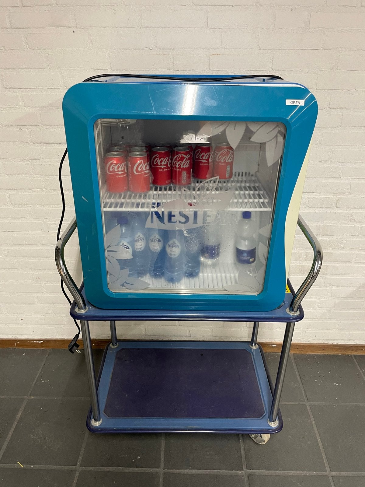 Nestea mini koelkast met glazen deur, Ophalen, Minder dan 75 liter, Zonder vriesvak, Gebruikt