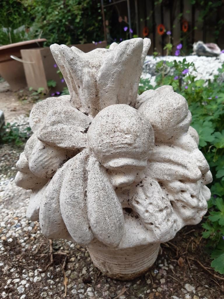 BETONNEN FRUIT/BLOEMSTUK., Ophalen