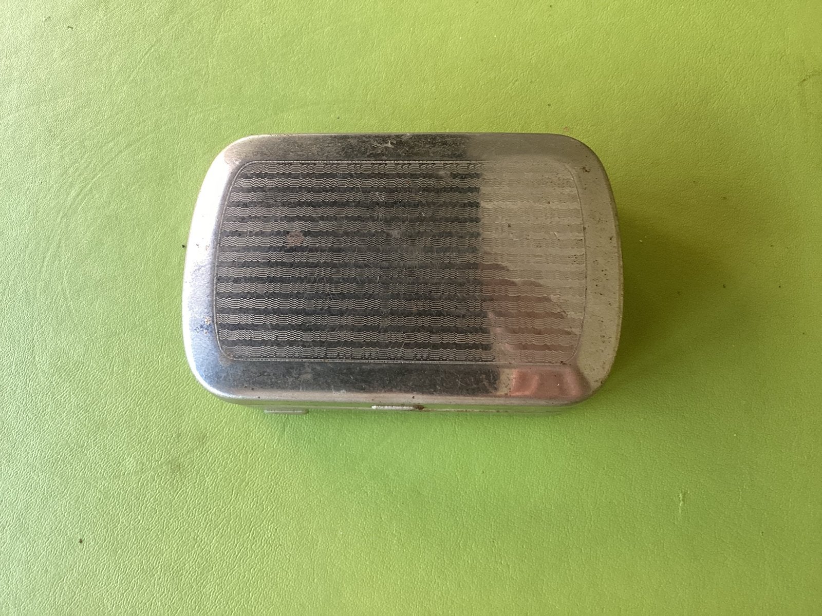 Vintage, shagdoos van chroom, met houder voor vloeitjes, Verzamelen, Ophalen of Verzenden, Gebruikt, Tabaksdoos of Verpakking