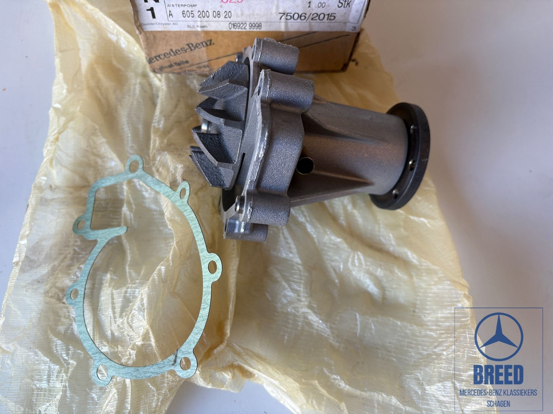 NOS waterpomp voor Mercedes-Benz W124 W202 W210 W140 W463 Tu, -, Nieuw, Ophalen of Verzenden, -