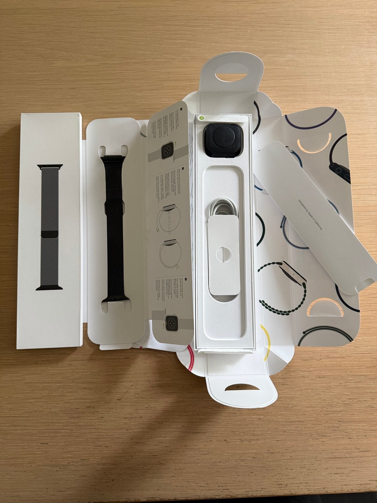Foto 11 van Apple Watch Series 8 Midnight Aluminium 45mm + Milanese Band