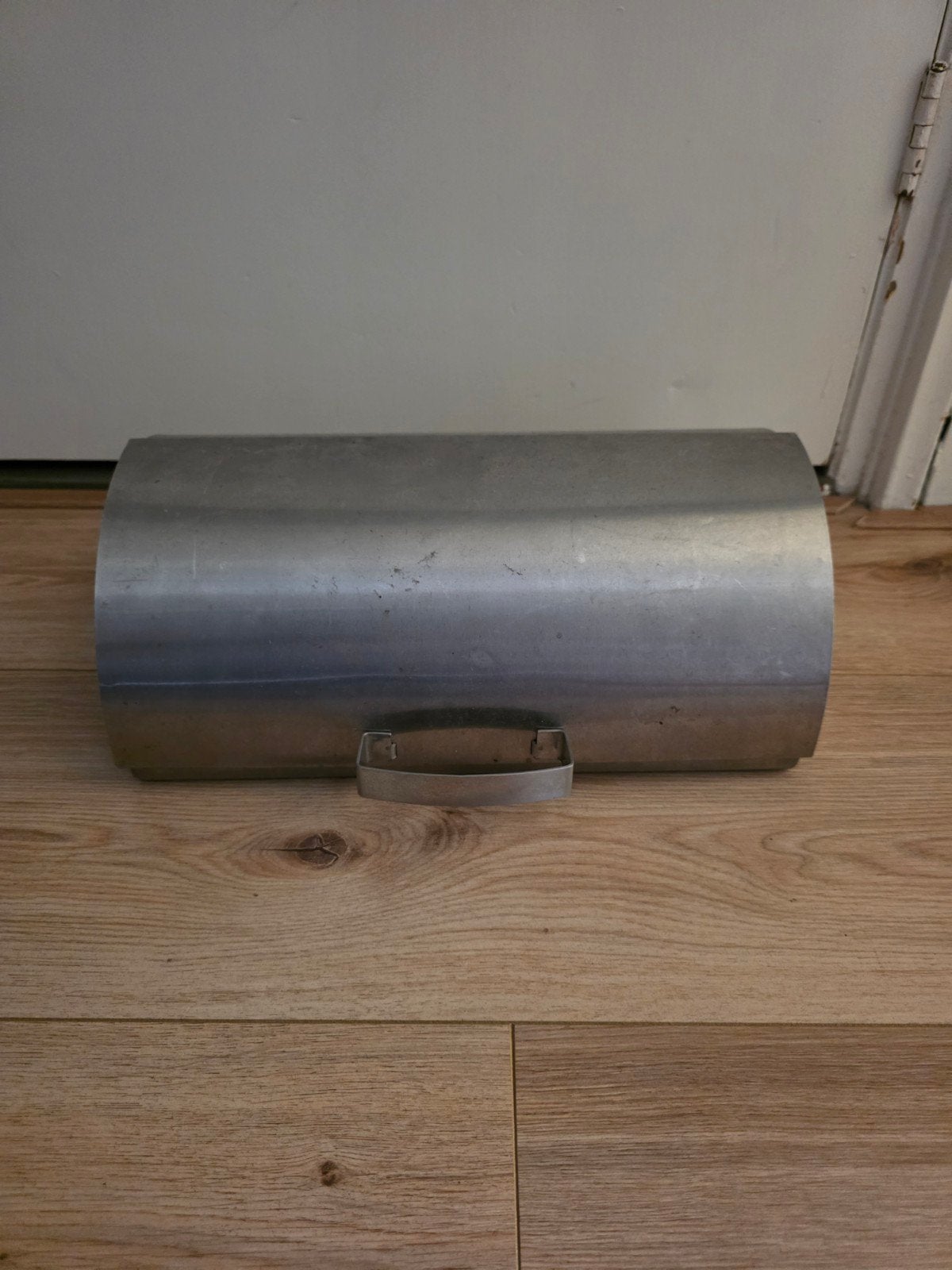 Metalen broodtrommel met handvat, Huis en Inrichting, Ophalen, Zilver, Zo goed als nieuw, Metaal