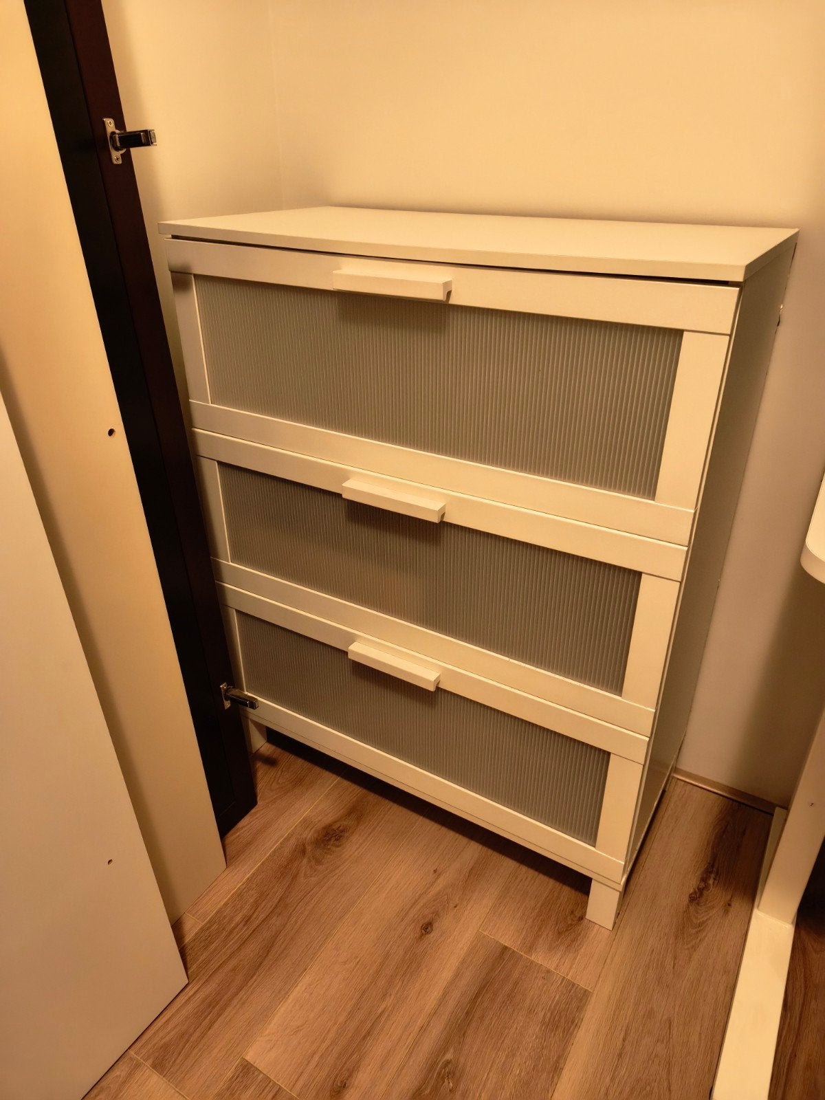 IKEA BRIMNES ladekast wit met 3 lades, Huis en Inrichting, Kasten | Ladekasten, Ophalen, Gebruikt, Glas, 100 tot 150 cm
