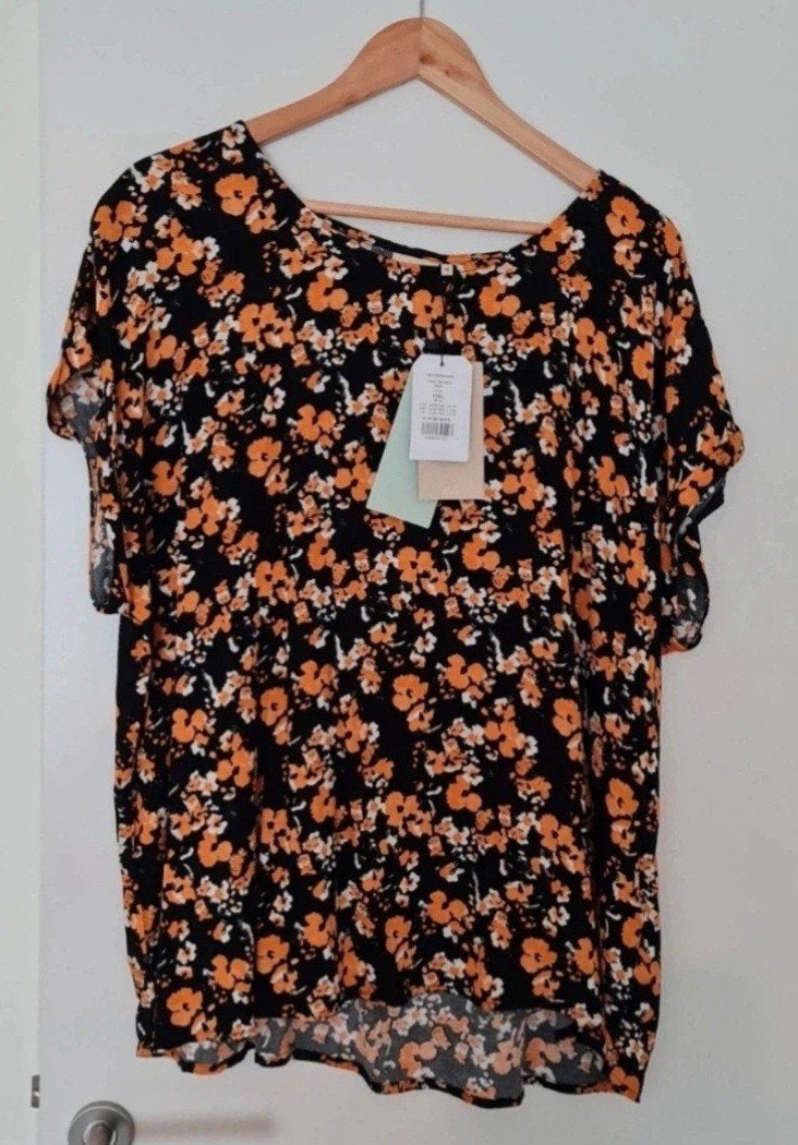 Peppercorn Fanny Top Curve Zwart Oranje Bloemen XXXL, Kleding | Dames, Tops, Nieuw, Maat 46/48 (XL) of groter, Zwart, Korte mouw