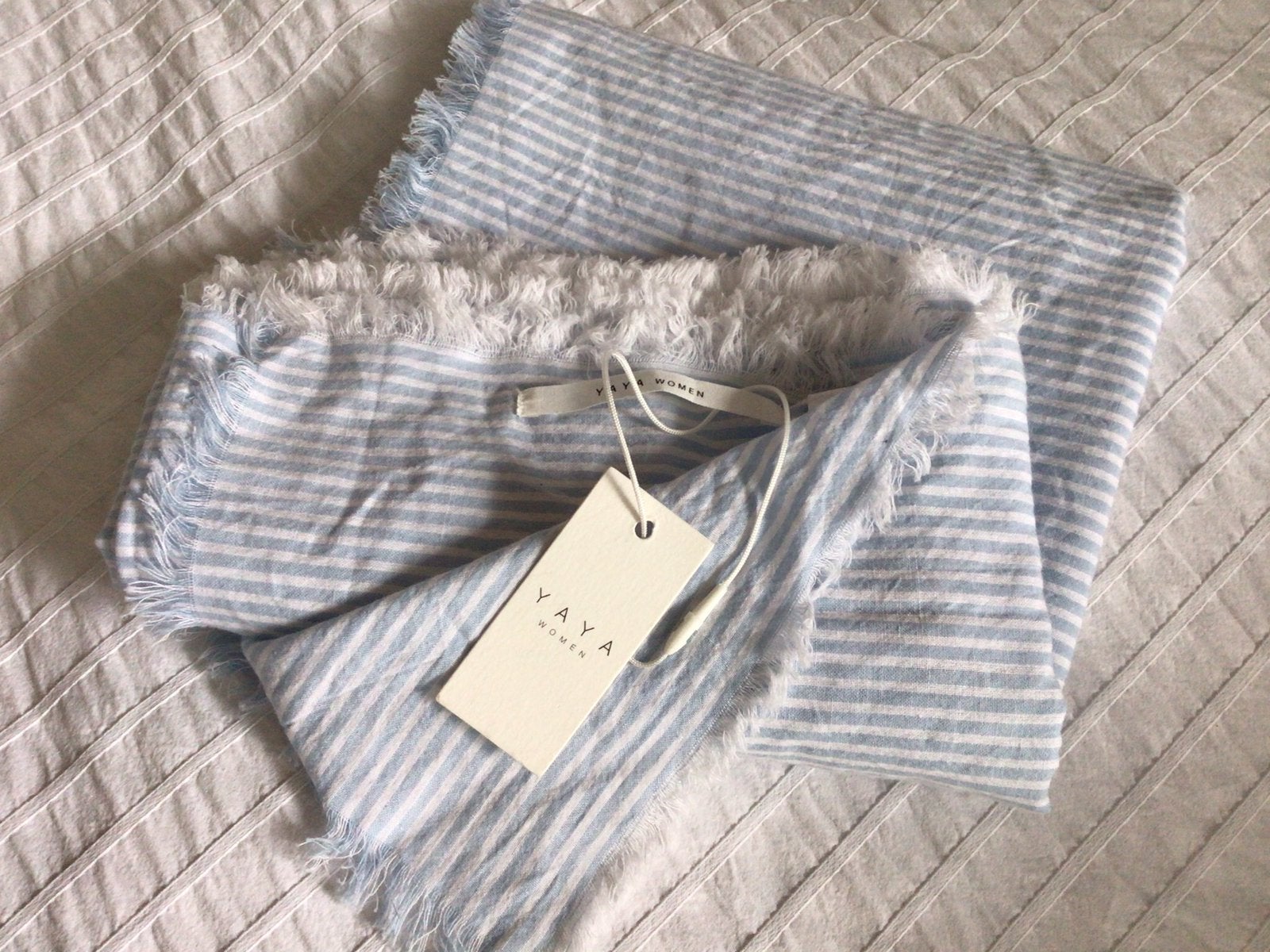 YaYa Women sjaal, shawl, nw+ krt streep L blauw/ wit Kadotip, Kleding | Dames, Ophalen of Verzenden, Zo goed als nieuw, Maat 46/48 (XL) of groter