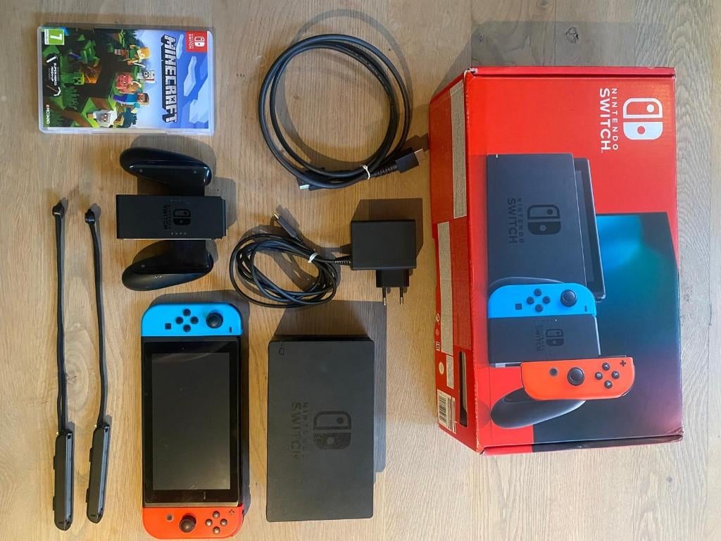 Nintendo Switch compleet + Minecraft + doos, Spelcomputers en Games, Spelcomputers | Nintendo Switch, Met games, Met 2 controllers