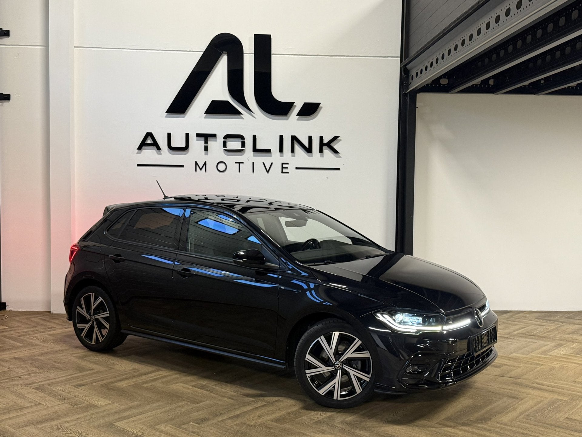 Volkswagen Polo 1.0 TSI 3xR-Line Business|IQ|PANO|VOLL, Auto's, Dealer onderhouden, Gebruikt, Zwart, 1096 kg