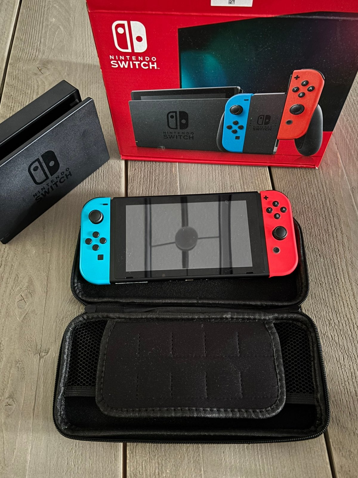 Nintendo Switch met 2 controllers en 8 games (halfjaar oud), Met games, Met 2 controllers, Zo goed als nieuw, Ophalen