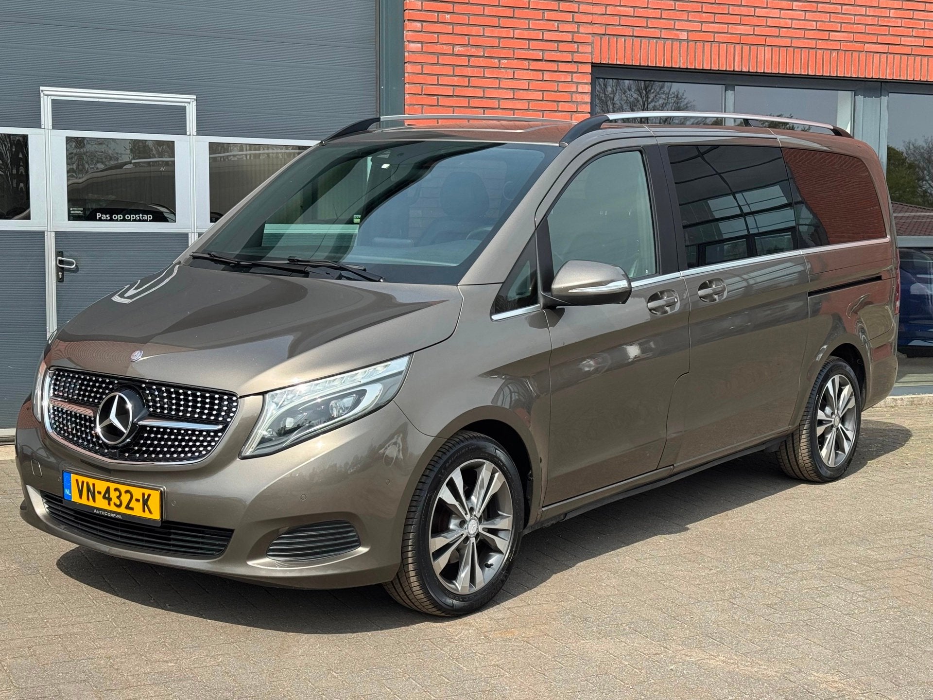 Mercedes-Benz V-klasse 220 CDI Lang DC Avantgarde Burmester, Automaat, Euro 5, Achterwielaandrijving, Gebruikt