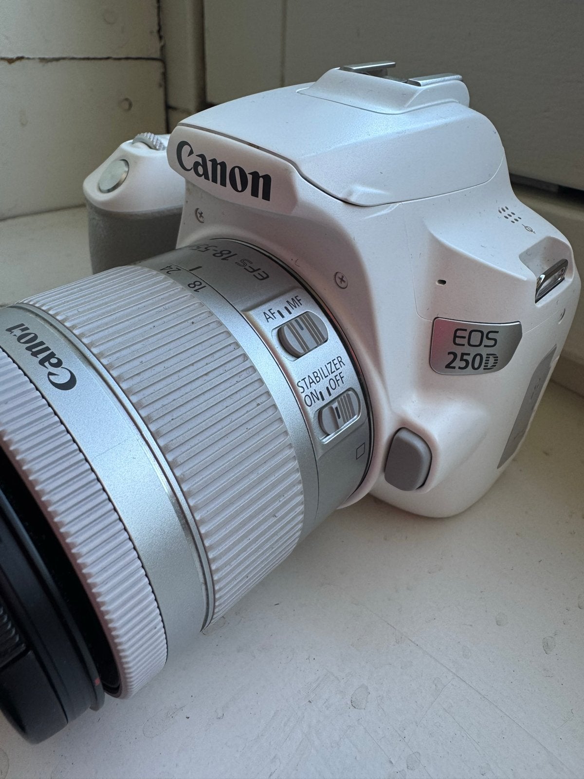 Canon EOS 250D spiegelreflexcamera wit met EF-S 18-55mm lens, Ophalen, Spiegelreflex, Canon, Beeldstabilisatie