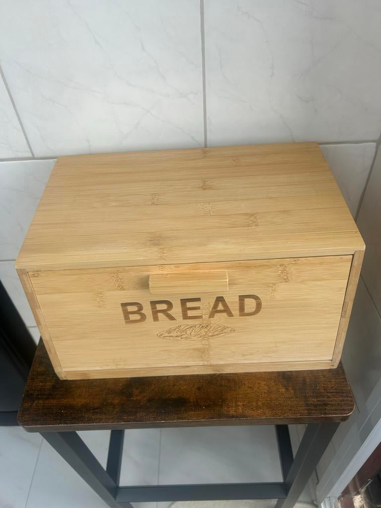 Bamboe broodtrommel met 'BREAD' opdruk, Huis en Inrichting, Hout, Ophalen of Verzenden, Zo goed als nieuw, Broodtrommel