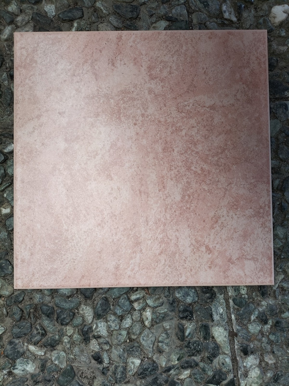 Oudroze marmerlook tegels 25x25 cm - 32 stuks, Doe-het-zelf en Verbouw, Ophalen, Zo goed als nieuw, 20 tot 40 cm, Minder dan 5 m²