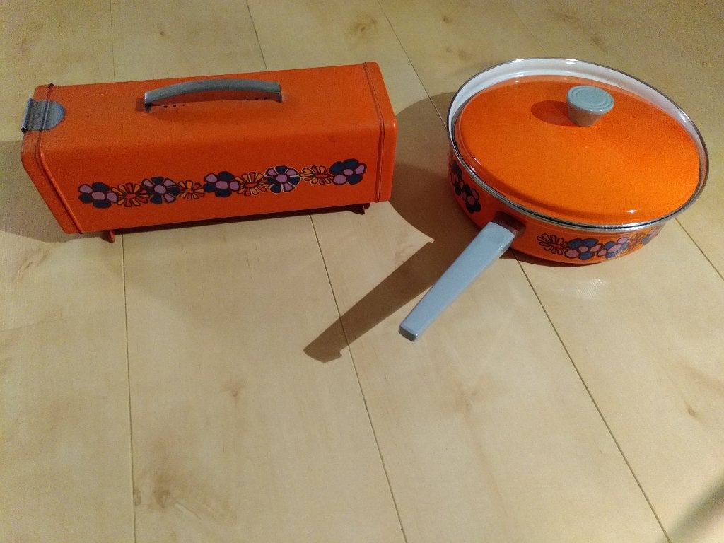 Brabantia hapjespan + koekblik, Ophalen of Verzenden, Overige materialen, Brabantia, Oranje