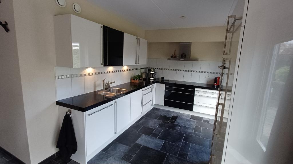 ✨ DUITSE HOOGGLANS KEUKEN MET KASTENWAND  ✨, Huis en Inrichting, Keuken | Complete keukens, Ophalen, Wit, Hoekkeuken, Graniet of Steen