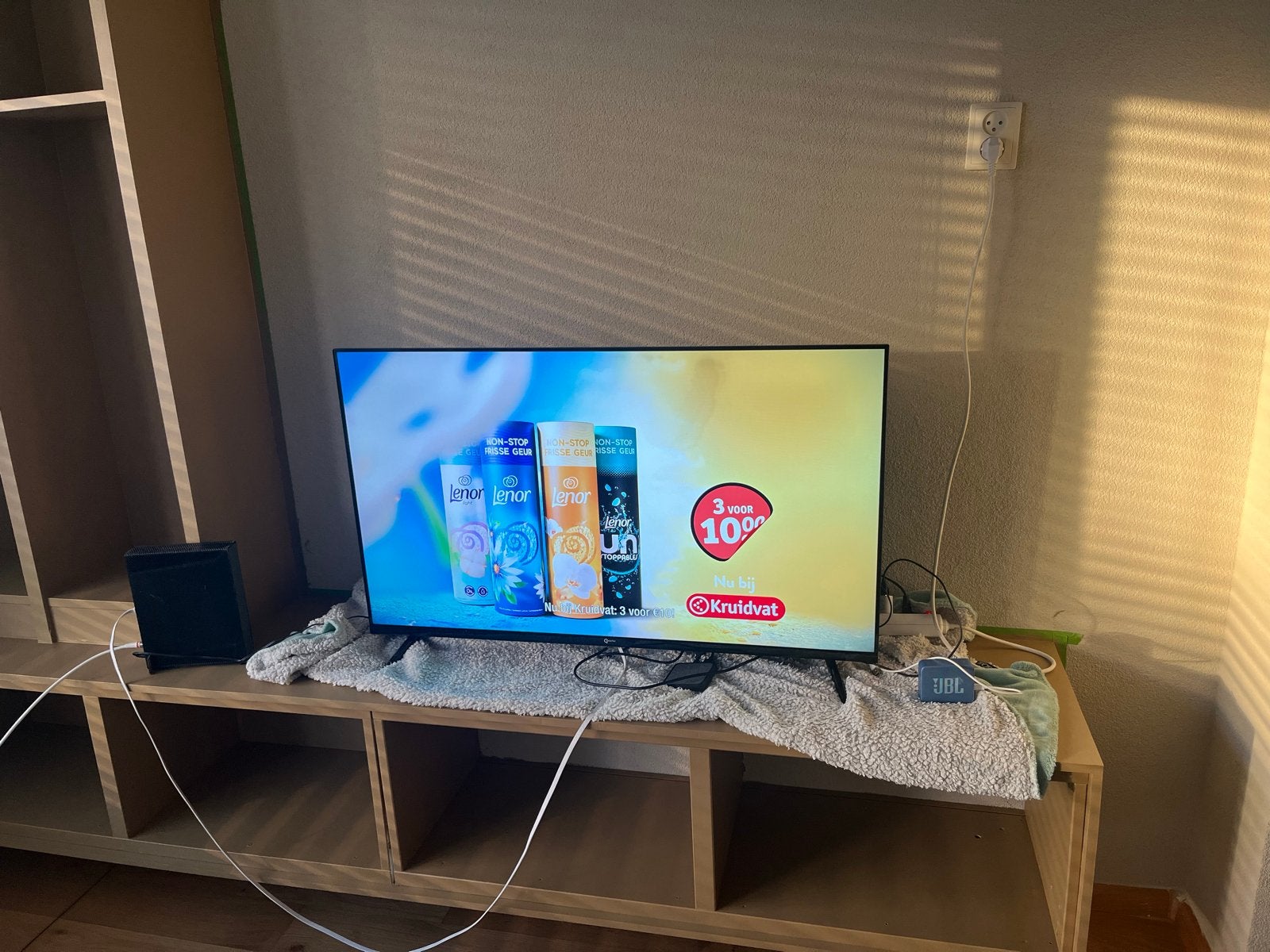 Qsmarter 43 inch LED TV - 2 jaar oud, 50 Hz, 100 cm of meer, Ophalen, Overige merken