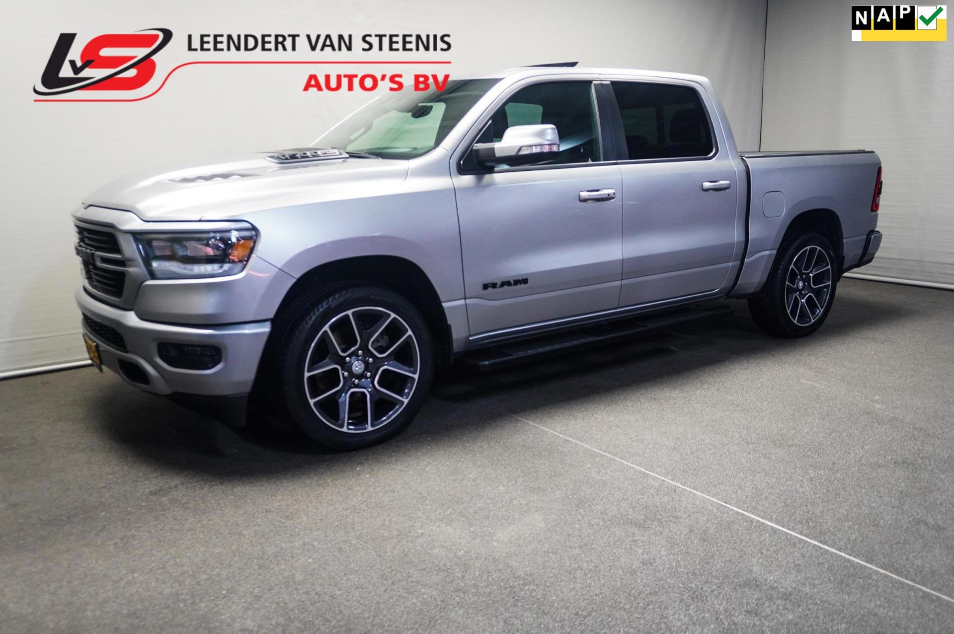 Dodge Ram 1500 5.7 V8 4x4 Crew Cab Rebel, Auto's, 2706 kg, Gebruikt, 5654 cc, Bedrijf