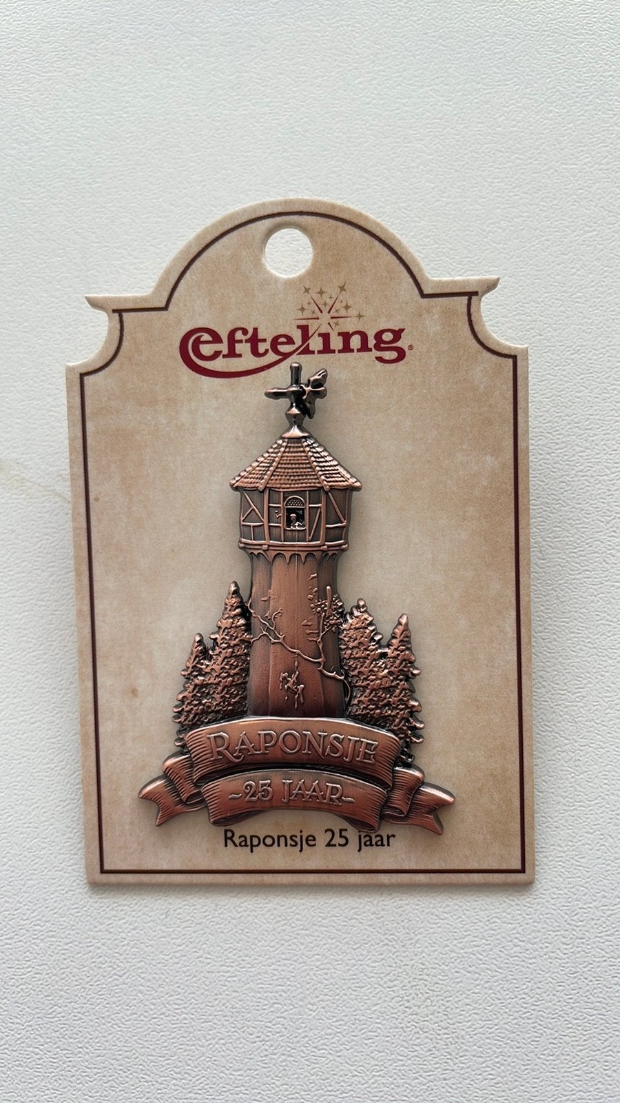 Efteling pin 25 jaar Raponsje EPP 502 op kaartje, Ophalen of Verzenden, Nieuw, Button of Speldje