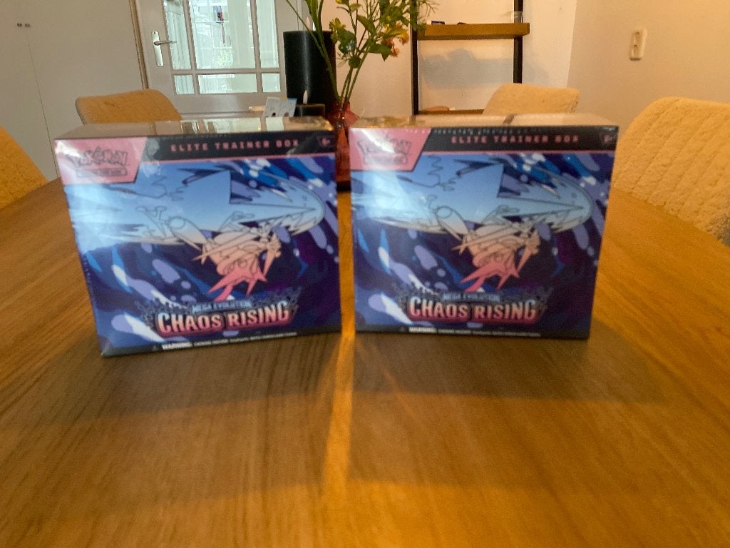 Pokémon chaos rising etb 2x, Ophalen of Verzenden, Nieuw