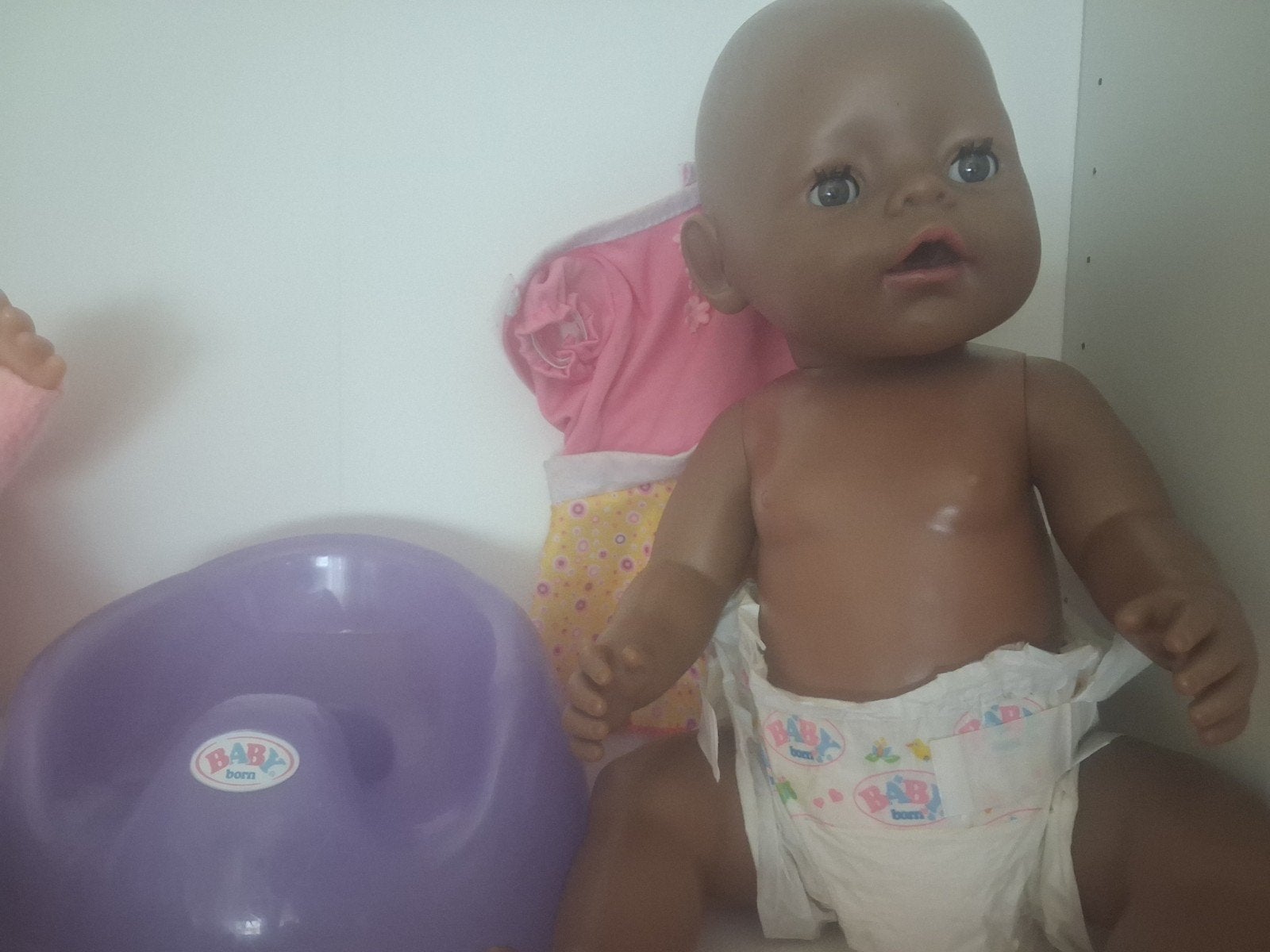 Bruin en Wit Babyborn pop met behoren, Ophalen of Verzenden, Babypop