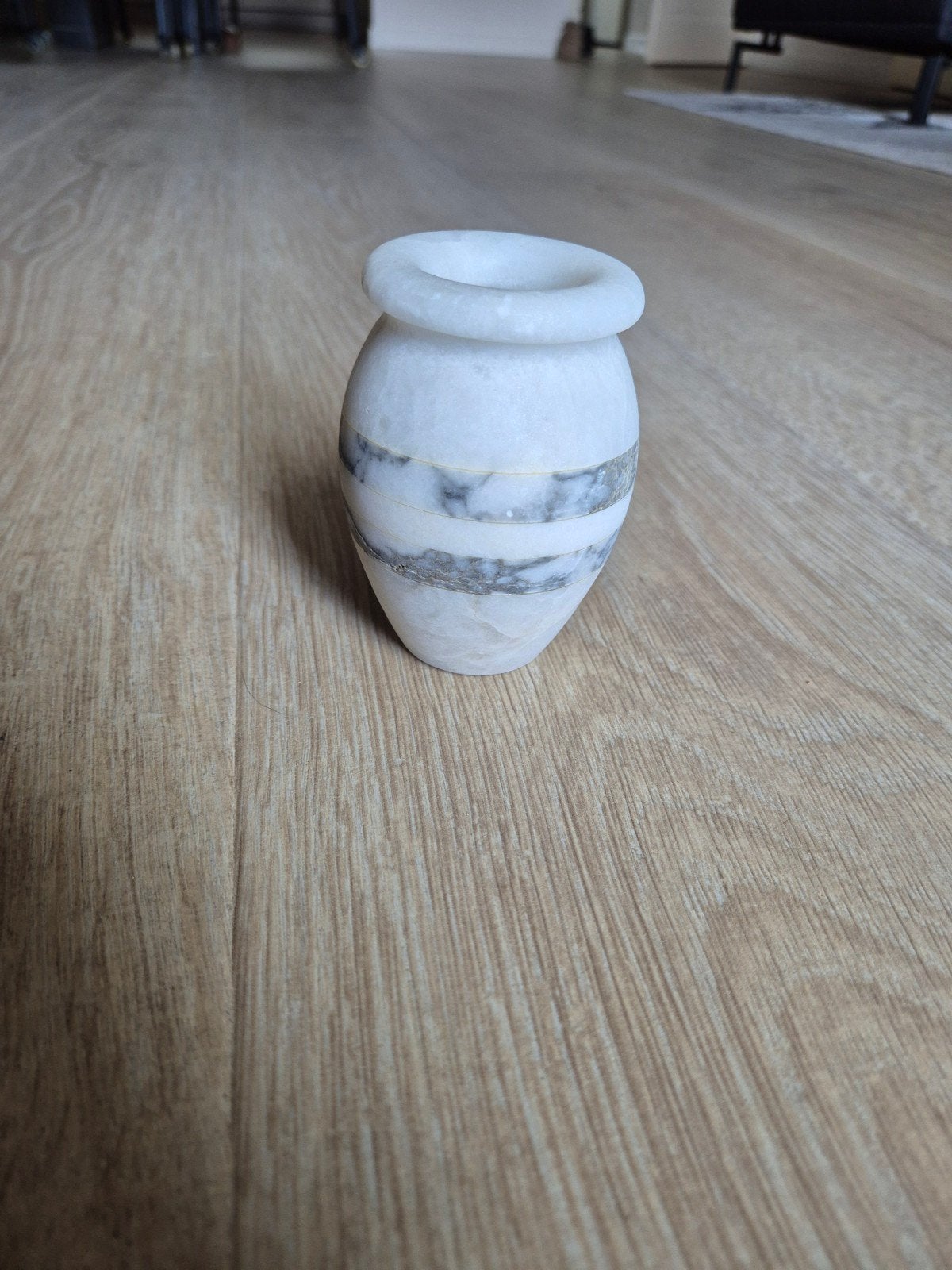 Decoratief vaasje van steen met marmeren accenten, Gebruikt, Met patroon/structuur, Wit, Ophalen of Verzenden