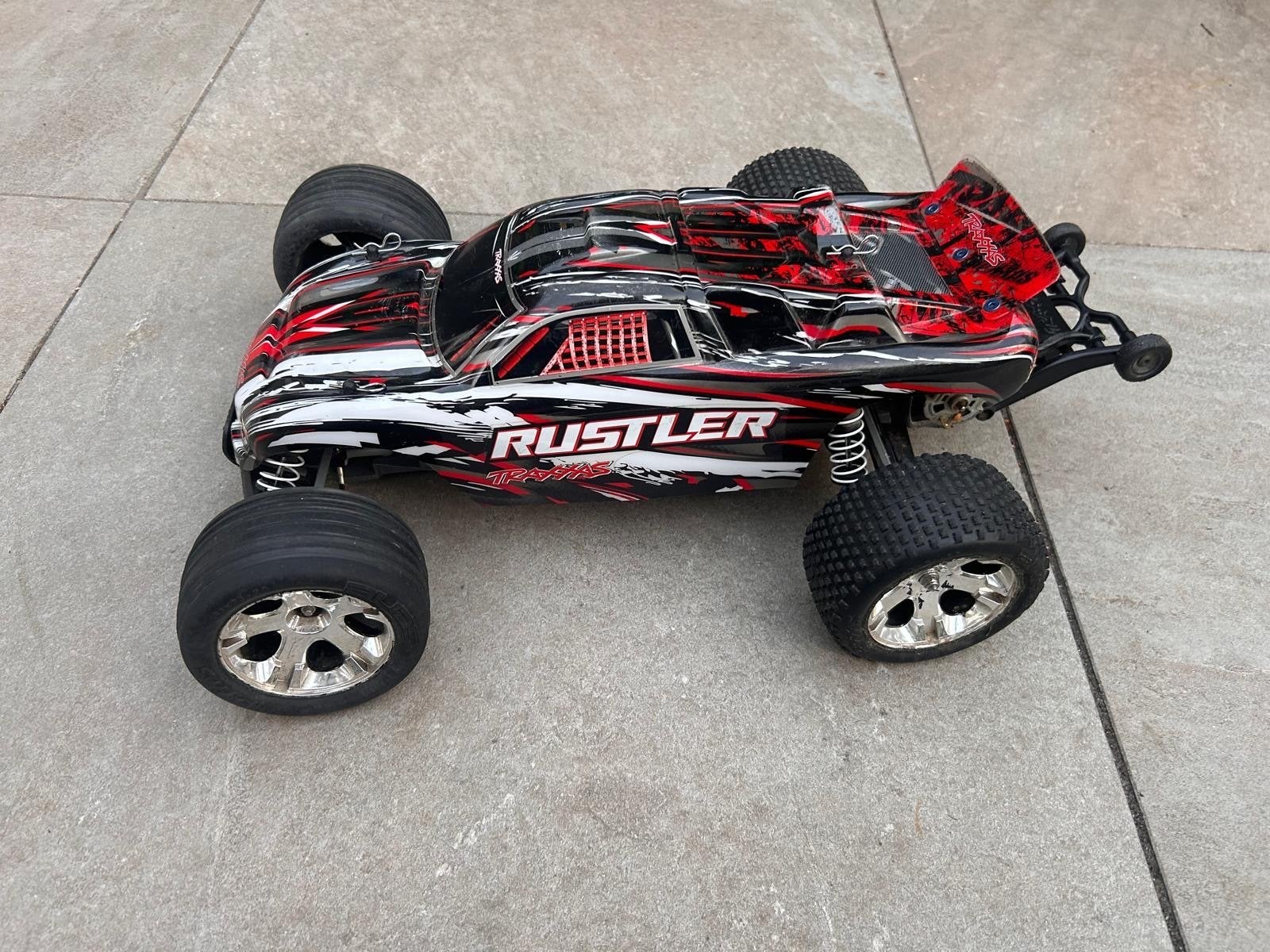 Traxxas Rustler XL-5 HD, 55 km/h, nieuwe accu, Hobby en Vrije tijd, Auto offroad, Zo goed als nieuw, RTR (Ready to Run), Overige schalen