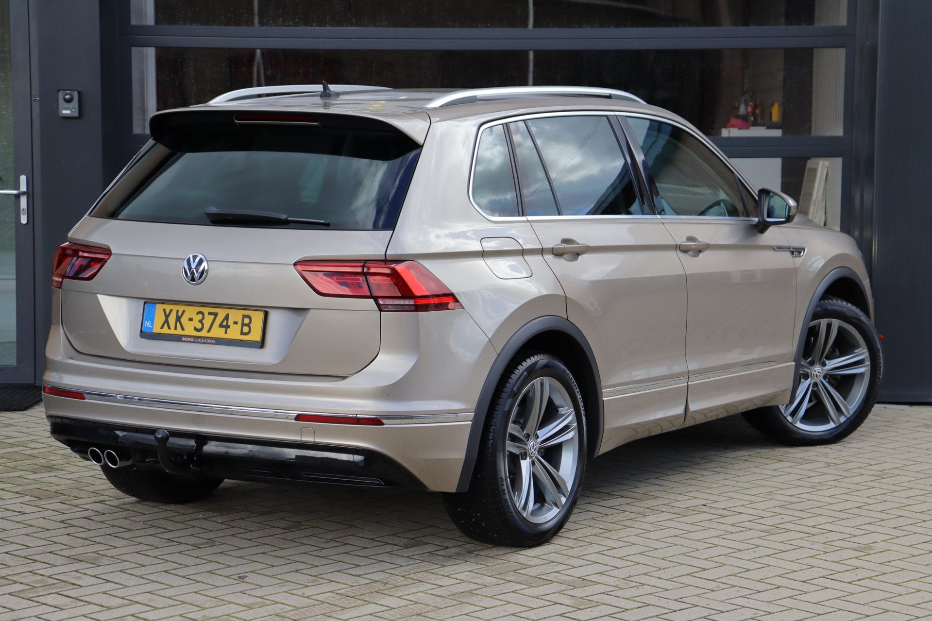 Volkswagen Tiguan 1.4 TSI ACT Highline Business R | Dealer O, Auto's, Dealer onderhouden, Euro 6, 4 cilinders, 150 pk