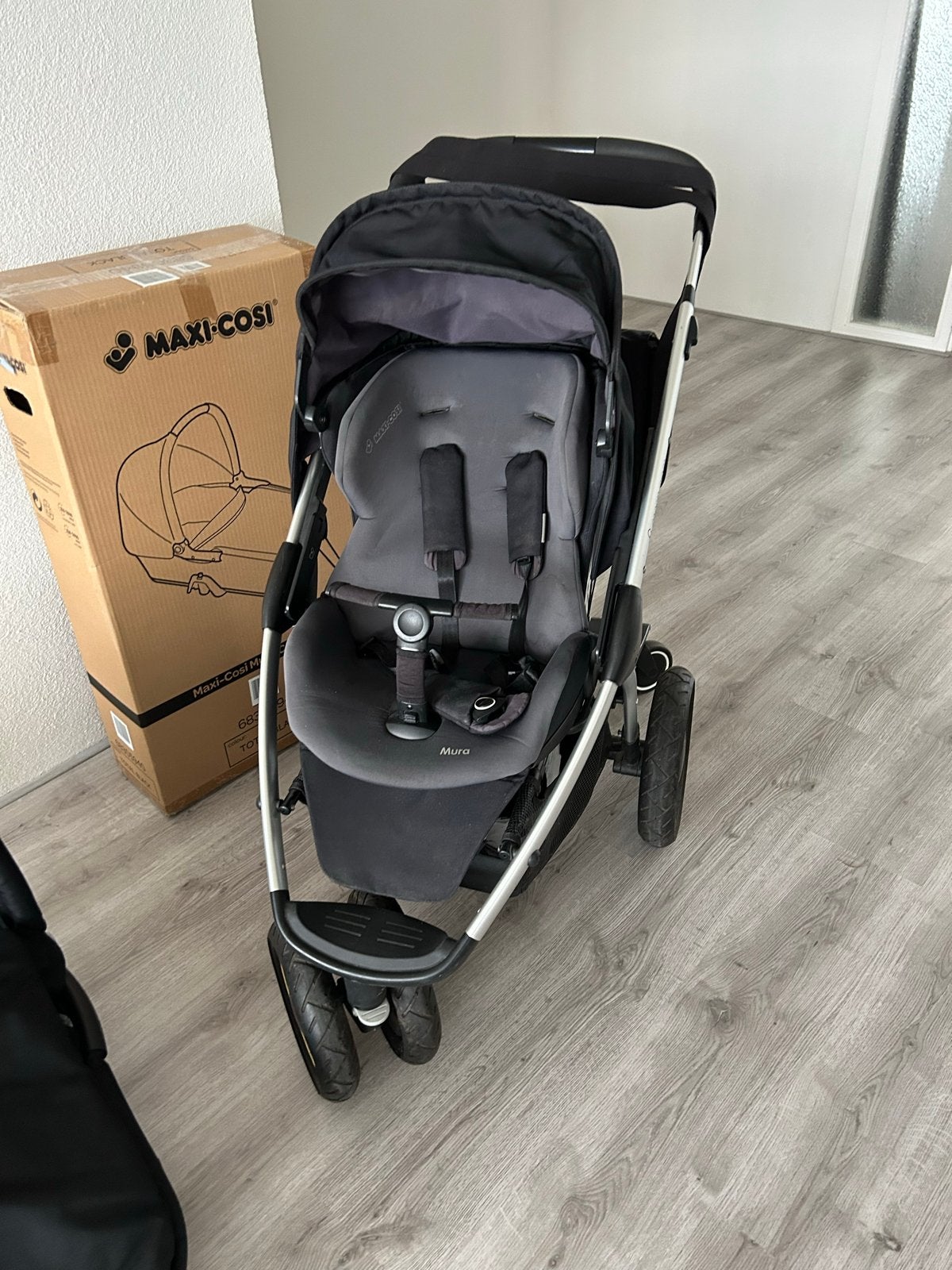 Maxi-Cosi Mura 4 Plus Combiwagen 3-in-1 met autostoel, Kinderen en Baby's, Kinderwagens en Combinaties, Ophalen, Luchtbanden, Zo goed als nieuw