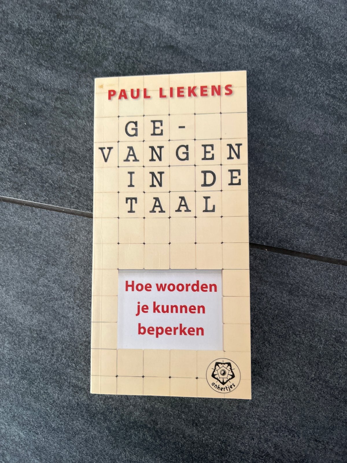 Gevangen in de Taal - Paul Liekens, Ophalen of Verzenden, Gamma, Zo goed als nieuw, Niet van toepassing