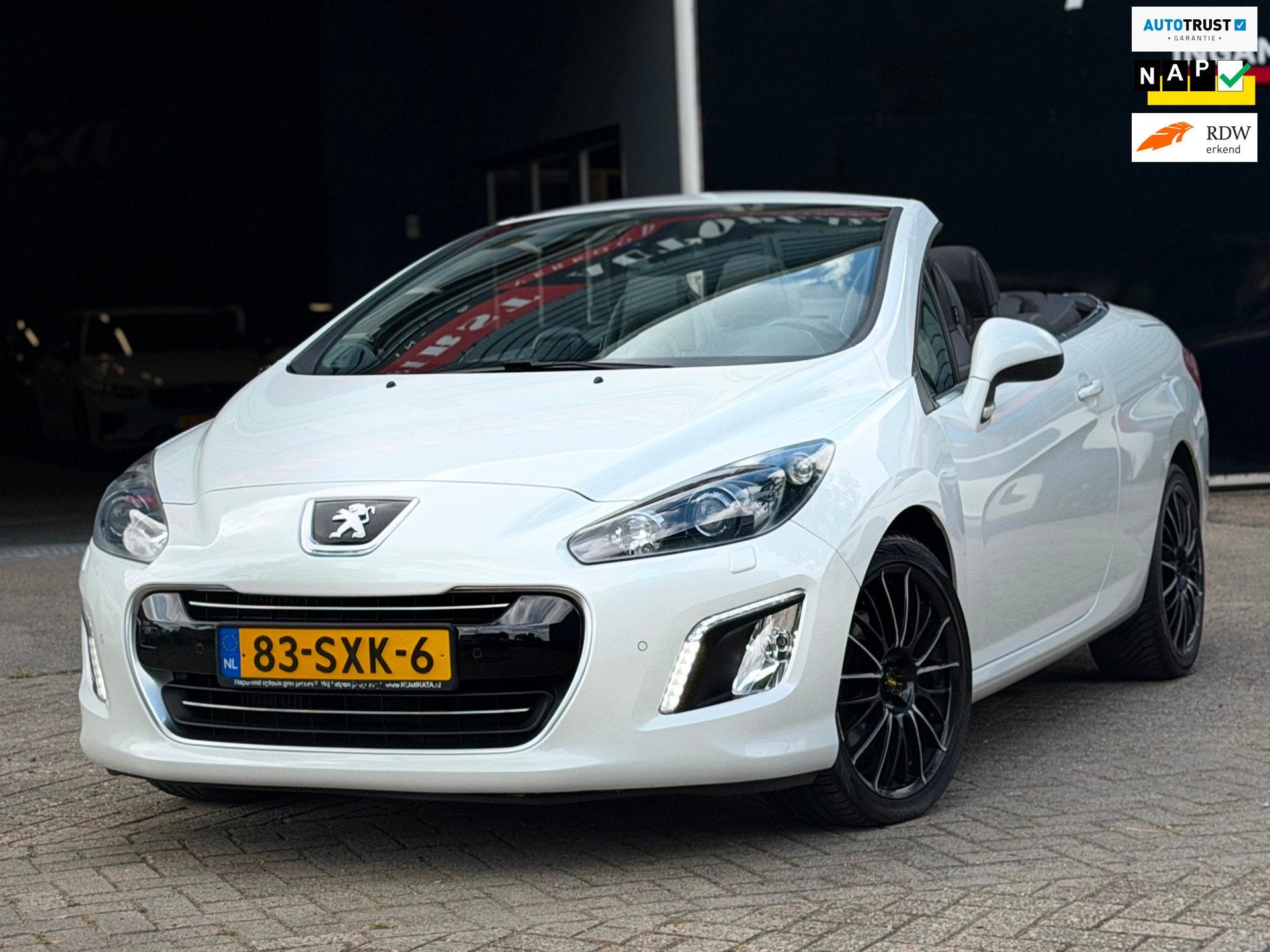 Peugeot 308 CC 1.6 THP Feline AUTOMAAT STOELVERWARMING-KOELE, Auto's, Peugeot, Euro 5, Gebruikt, Zwart, Wit