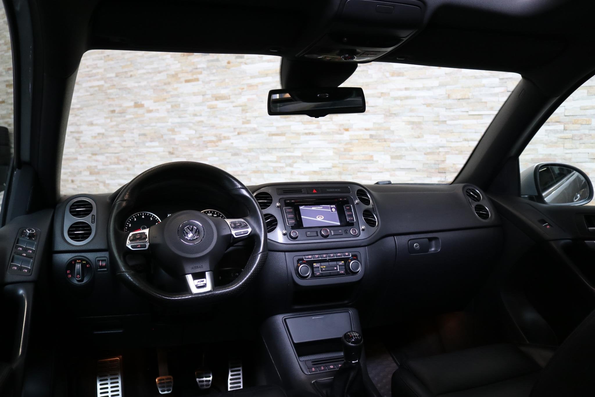 Volkswagen Tiguan 1.4 TSI Sport&Style R-line Edition | PANO, Auto's, Voorwielaandrijving, Euro 5, 15 km/l, Gebruikt